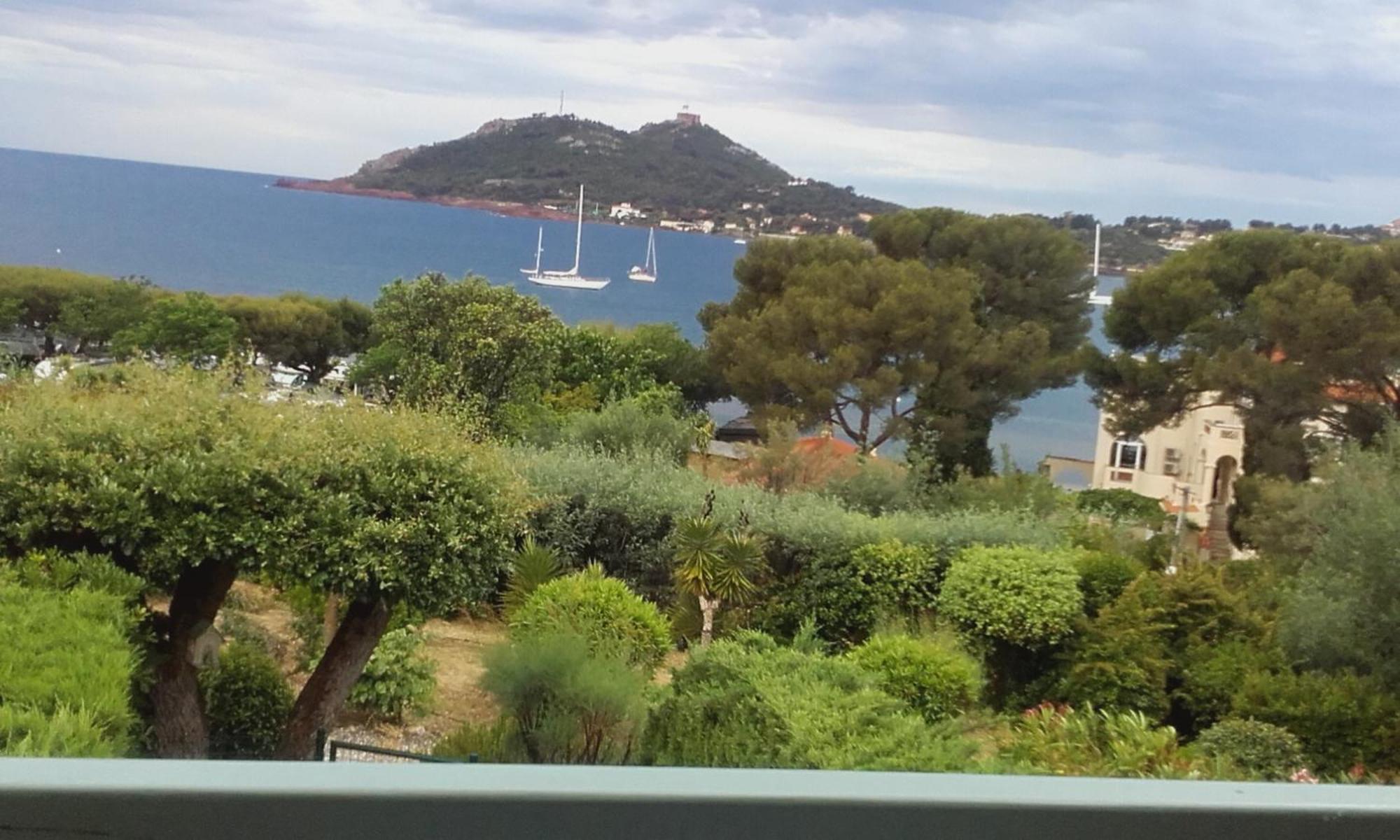 Appartement Vue Mer Piscines Parking Les Coraux Agay Plage Saint-Raphaël Eksteriør billede